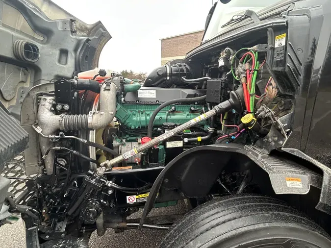 2021 Volvo VNL 860