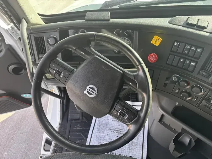 2022 VOLVO VNL64T860