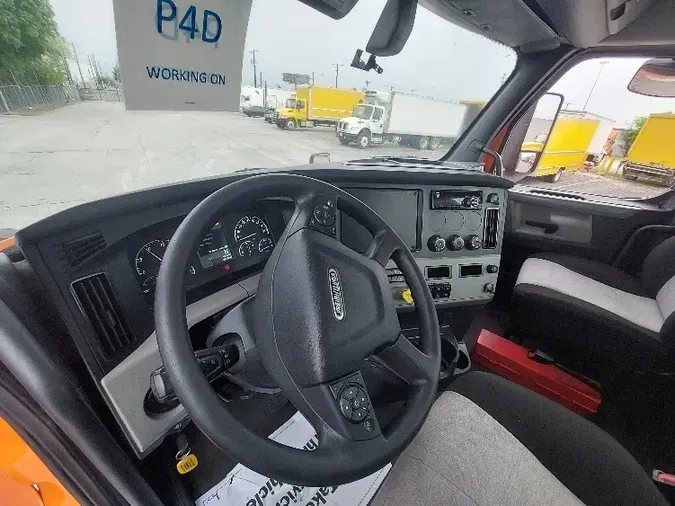 2019 Freightliner T12664ST