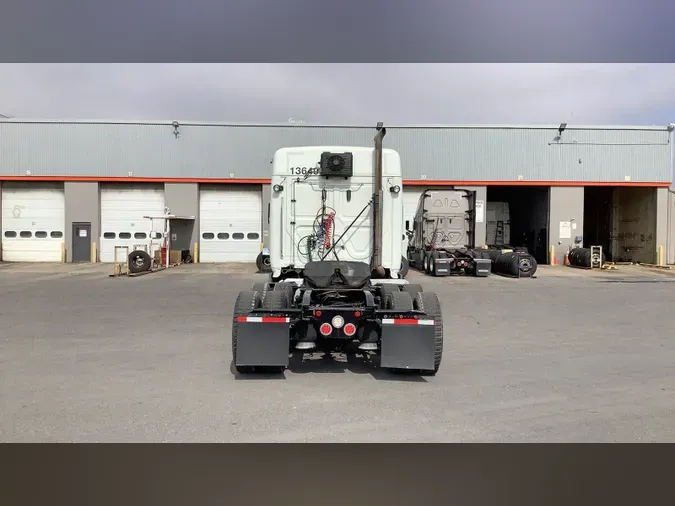 2021 Freightliner Cascadia 126