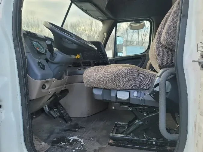 2016 FREIGHTLINER X12564ST