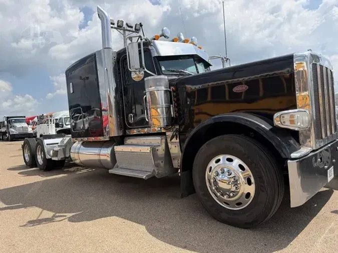 2013 PETERBILT 389