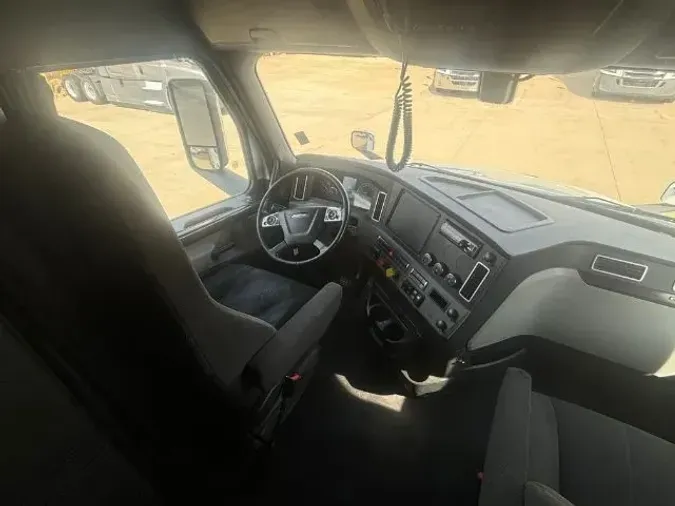 2020 Freightliner Cascadia 126