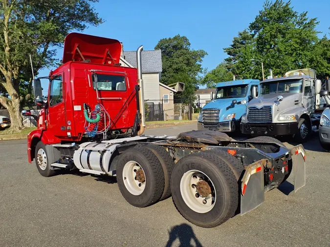 2017 VOLVO VNL64TRACTOR