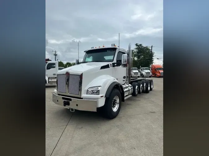 2025 Kenworth T880