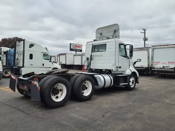 2019 VOLVO VNL64T-300