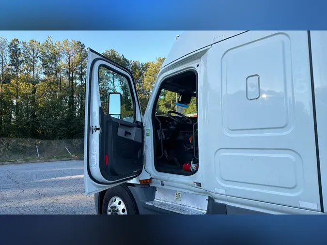 2021 Freightliner Cascadia 126
