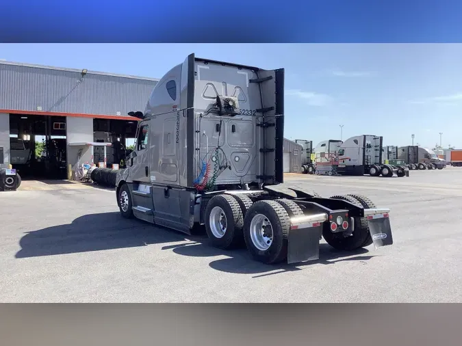 2022 Freightliner Cascadia 126