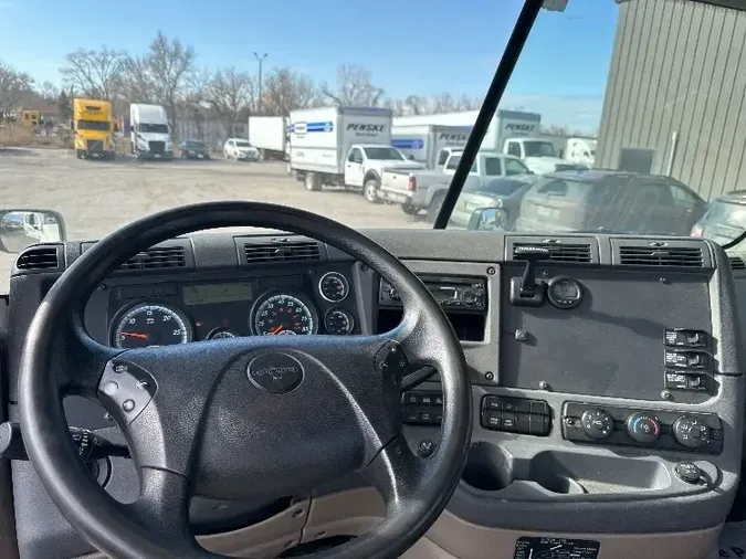 2017 Freightliner X12564ST