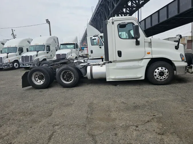 2017 FREIGHTLINER/MERCEDES CASCADIA 1254893c32a9506ea86f1596ac4b15bbbb5