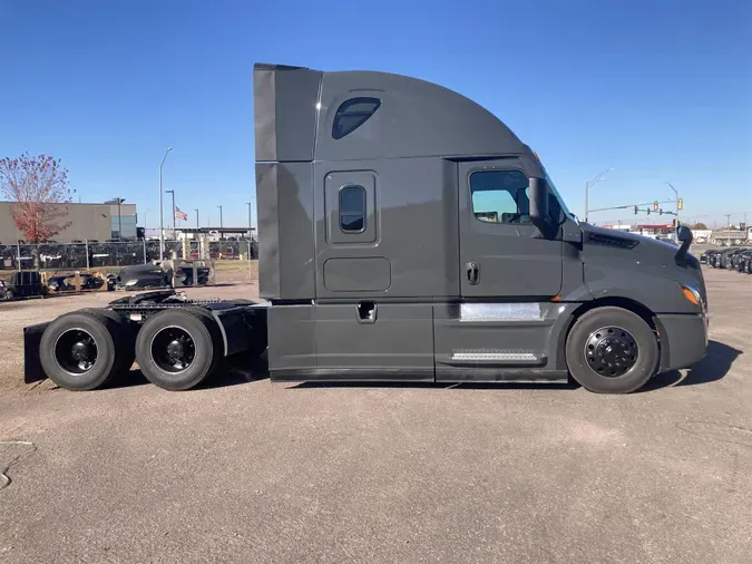 2025 Freightliner Cascadia