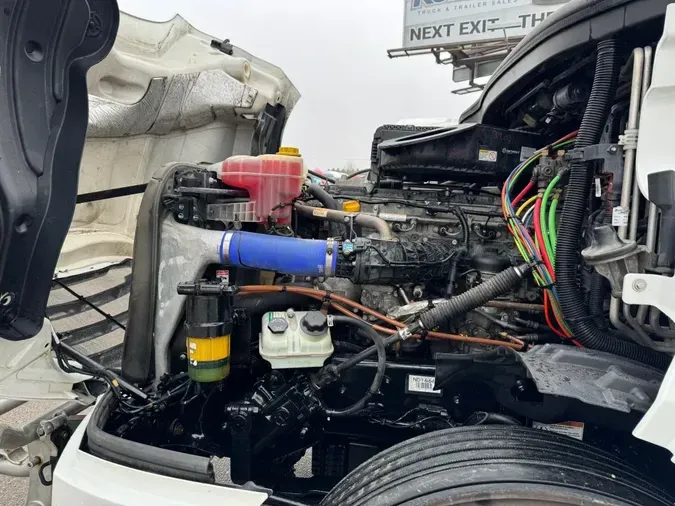 2022 FREIGHTLINER Cascadia 126