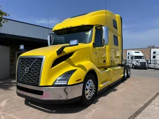 2025 VOLVO VNL64T860