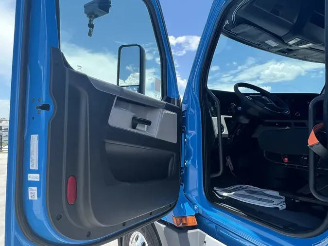 2019 Freightliner Cascadia 126