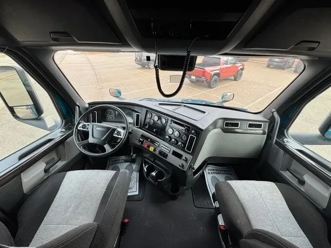 2022 FREIGHTLINER Cascadia 126