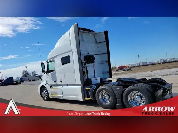 2021 VOLVO VNL740