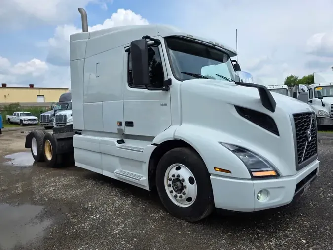 2020 VOLVO VNR64T-640