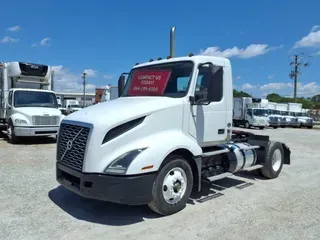 2018 VOLVO VNL42T 300