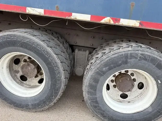 2011 MACK MRU613