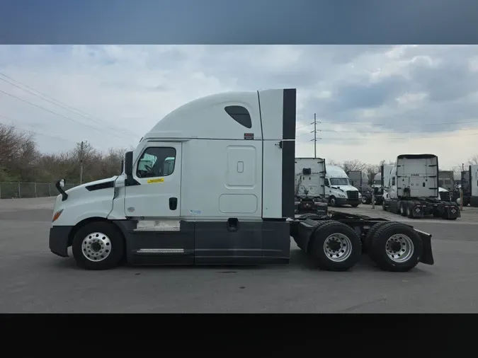 2022 Freightliner Cascadia 126