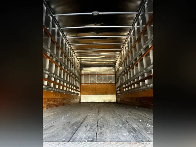 2018 FREIGHTLINER M2 106