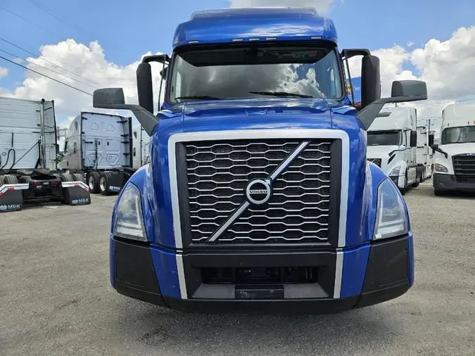 2021 VOLVO VNL64T760