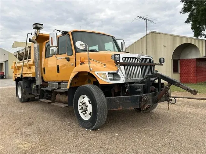 2005 INTERNATIONAL WORKSTAR 7400