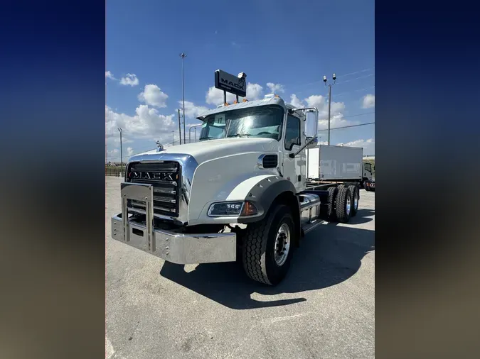  MACK GR64B