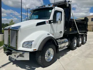 2025 Kenworth T880