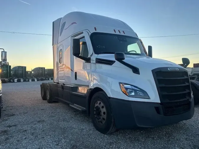 2022 FREIGHTLINER Cascadia 126