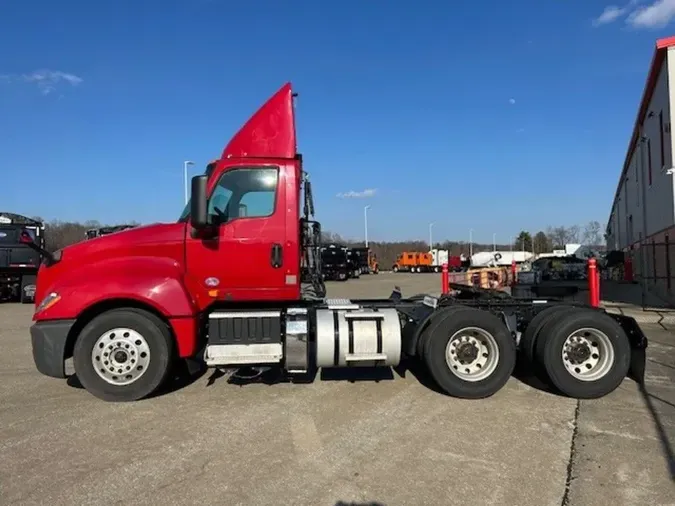 2018 International LT&reg; Series Day Cab