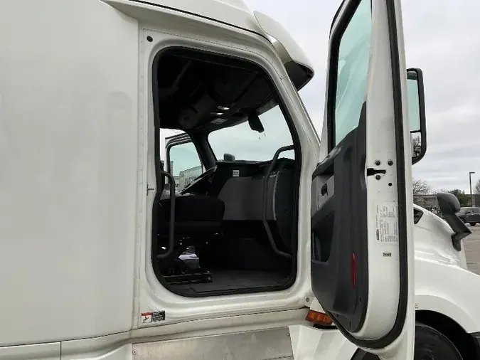 2019 Freightliner T12664ST