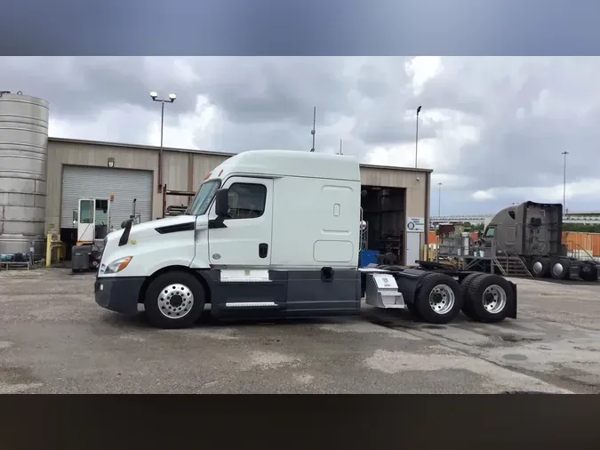 2020 Freightliner Cascadia 126