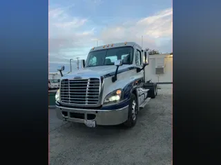 2018 FREIGHTLINER/MERCEDES CASCADIA 125