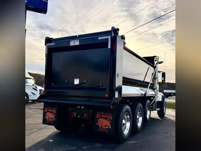 2026 VOLVO VHD84F300