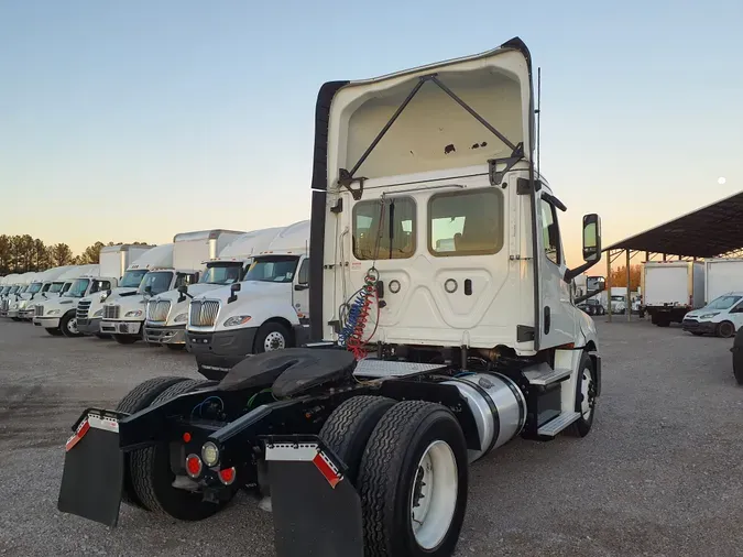 2019 FREIGHTLINER/MERCEDES NEW CASCADIA 126