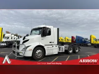 2023 VOLVO VNR64T300
