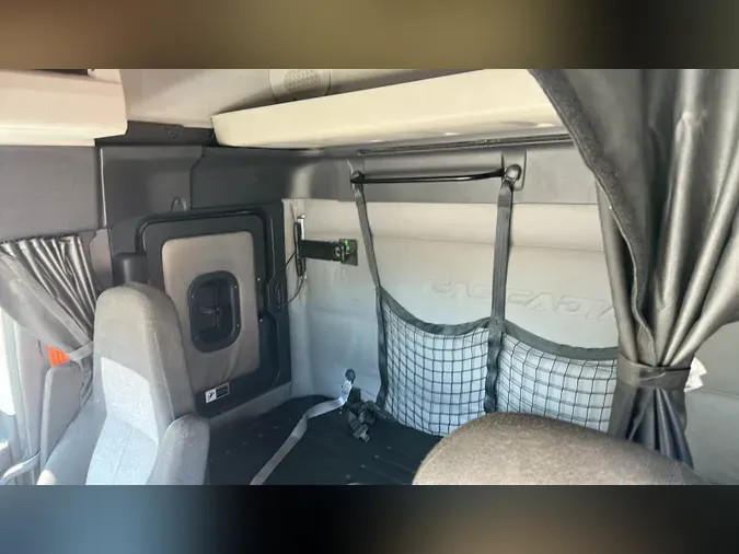 2020 Freightliner Cascadia 126