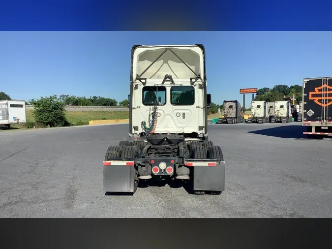 2020 Freightliner Cascadia 126