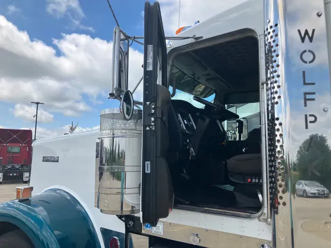 2021 Kenworth W900L