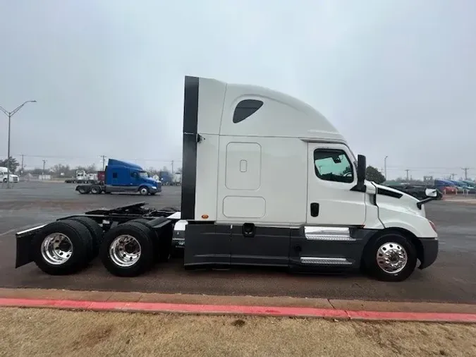 2020 FREIGHTLINER CA126