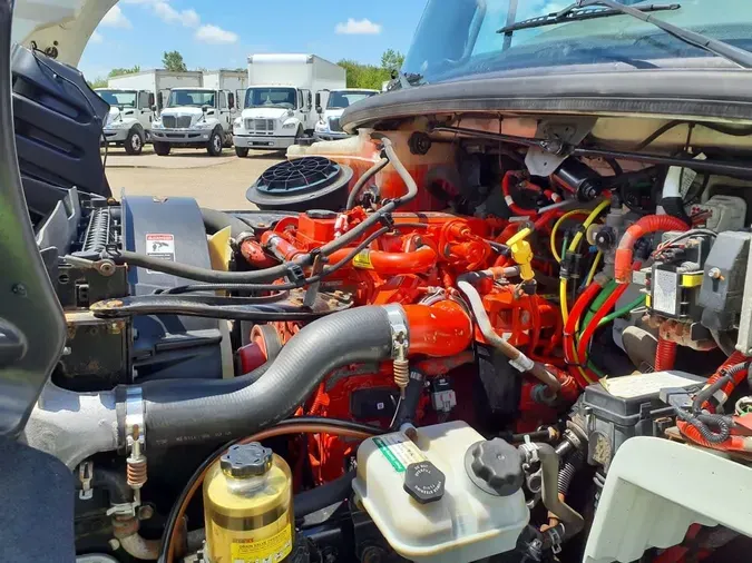 2019 FREIGHTLINER M2 106