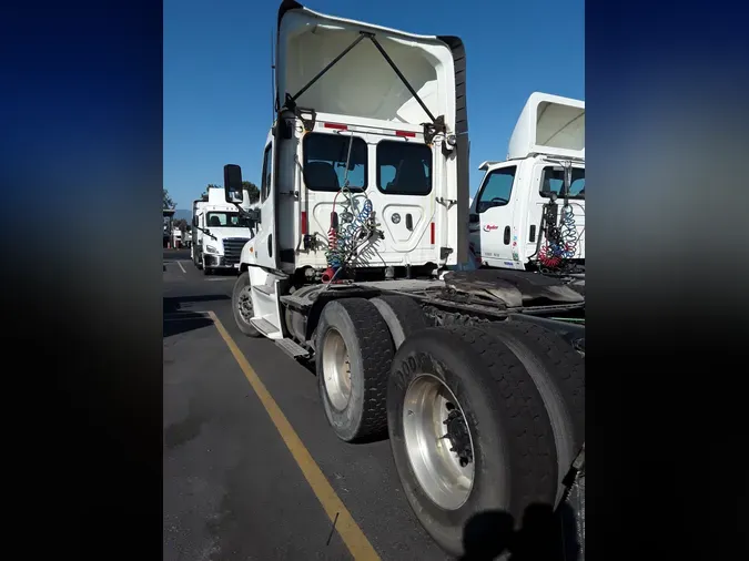 2019 FREIGHTLINER/MERCEDES CASCADIA 125