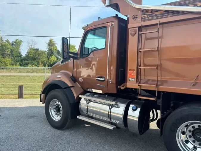 2025 Kenworth T880