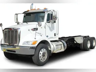 2021 Peterbilt 348