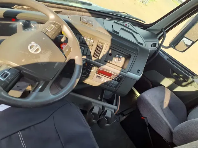 2019 VOLVO VNR42T 300