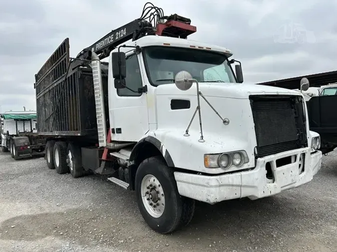 2005 VOLVO VHD84F200