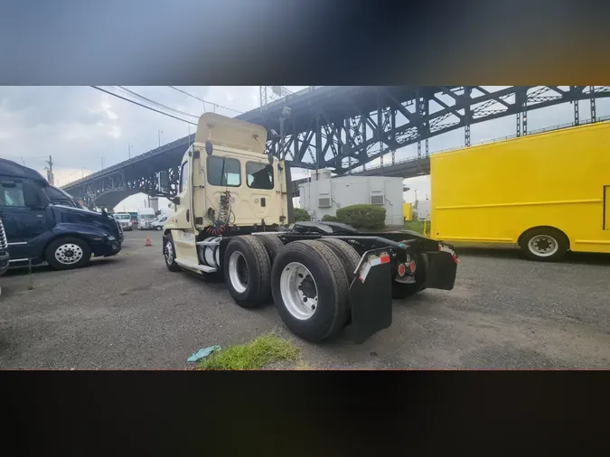 2016 FREIGHTLINER/MERCEDES CASCADIA 125