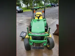 2006 John Deere 2305