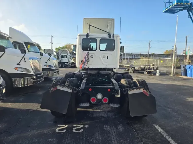 2019 FREIGHTLINER/MERCEDES CASCADIA 125